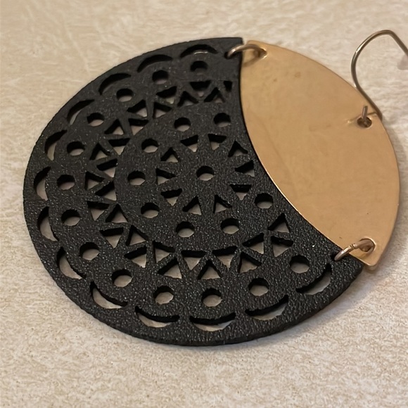 🤑 $4 ADD-ON:  Gold and Black Leather Cut-out Circle Earrings - Picture 3 of 3